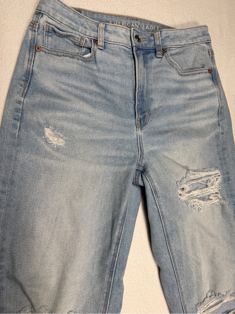 2/$30 American Eagle Light Wash Mom Straight Distressed Jeans Size 6 R #2448 - Picture 2 of 8